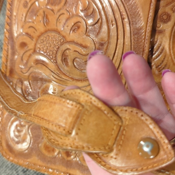 Gaitan Vintage Tooled Leather Purse - Picture 16 of 16